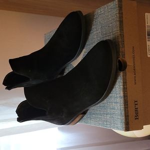 Born Women's Arula Ankle Bootie Size 10